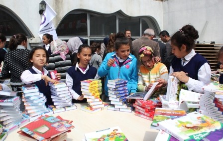 Çağlayancerit'te Kitap Şenliği