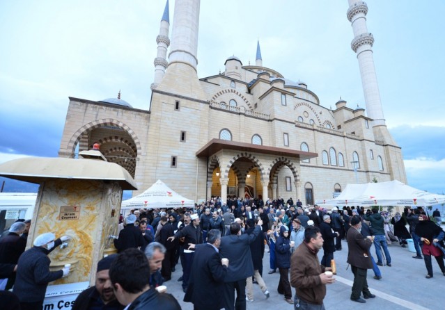 Büyükşehir’den Süt Ve Simit İkramı
