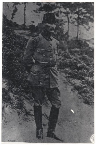 Anafartalar Grup Komutanı Albay Mustafa Kemal

Bu öyle alelâde bir taarruz değil, herkesin başarılı olmak veya ölmek azmiyle harekete hazır olduğu taarruzdur. Hattâ ben komutanlara şifahen verdiğim emirlerde şunu ilâve etmişimdir:

- "Size ben taarruz