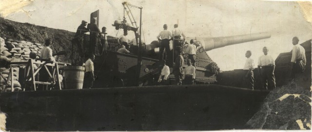 Çanakkale'de Bowet zırhlısını batıran top ve eratı

"O gün sahil bataryalarımızda bulunan askerler, subaylar ve komutanlar cidden takdir edilecek bir fedakârlıkla, yani cesaretin sabrın sonuna kadar toplarını kullanmışlar, vazifelerini ifa etmişlerdir. 