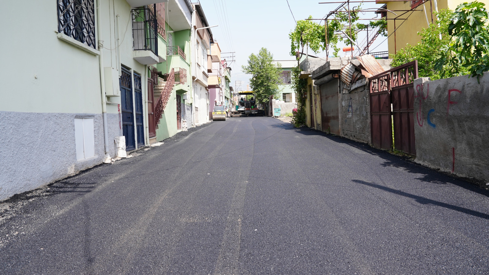 Büyükşehir, Dulkadiroğlu Yavuz Selim Mahallesi’nde Sokak Sokak Cadde Cadde Asfalt Seriyor