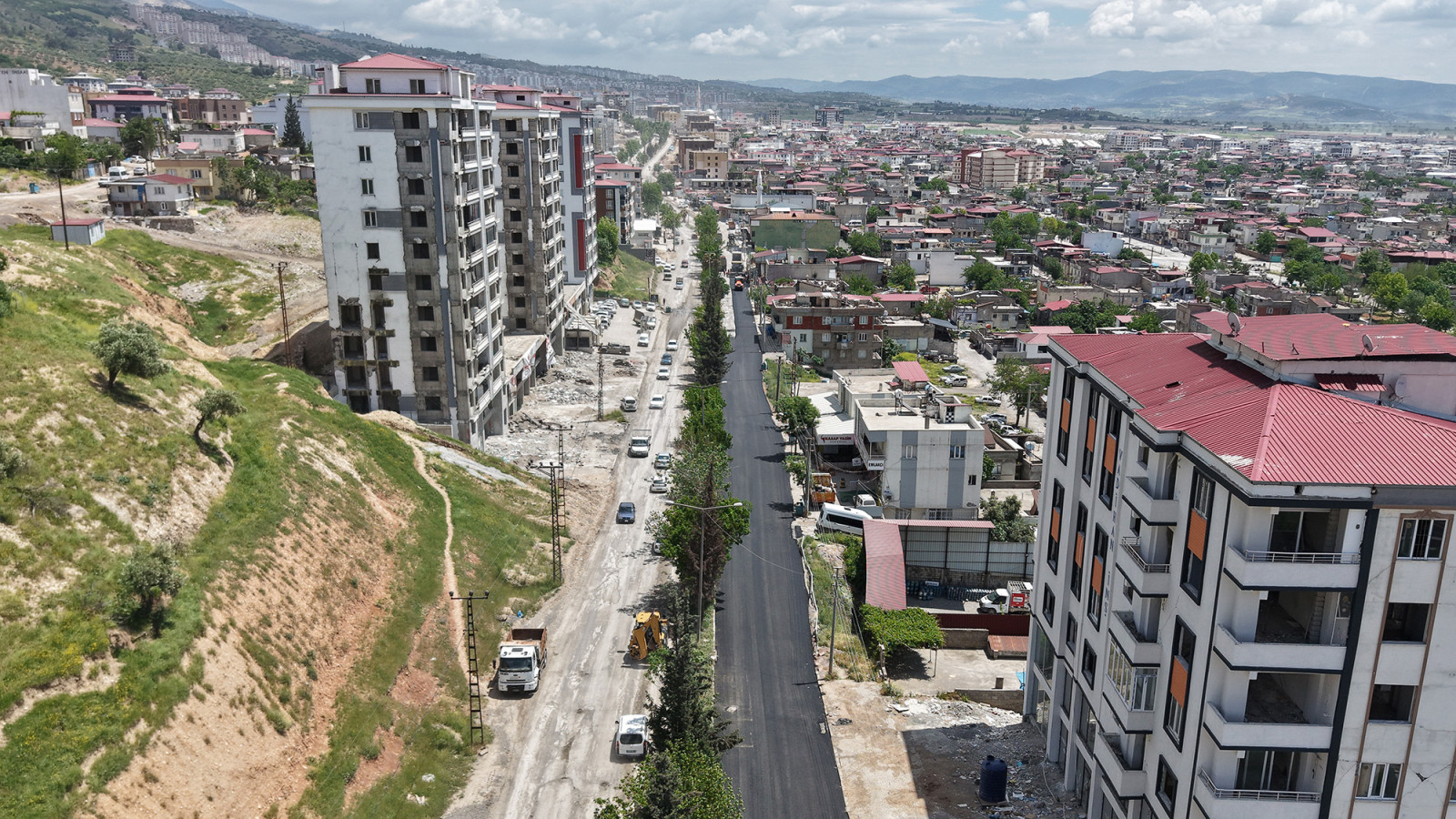 Büyükşehir, Dulkadiroğlu’nda Şeyh Şamil ve Vezir Hoca Bulvarlarını Sıcak Asfaltla Buluşturuyor