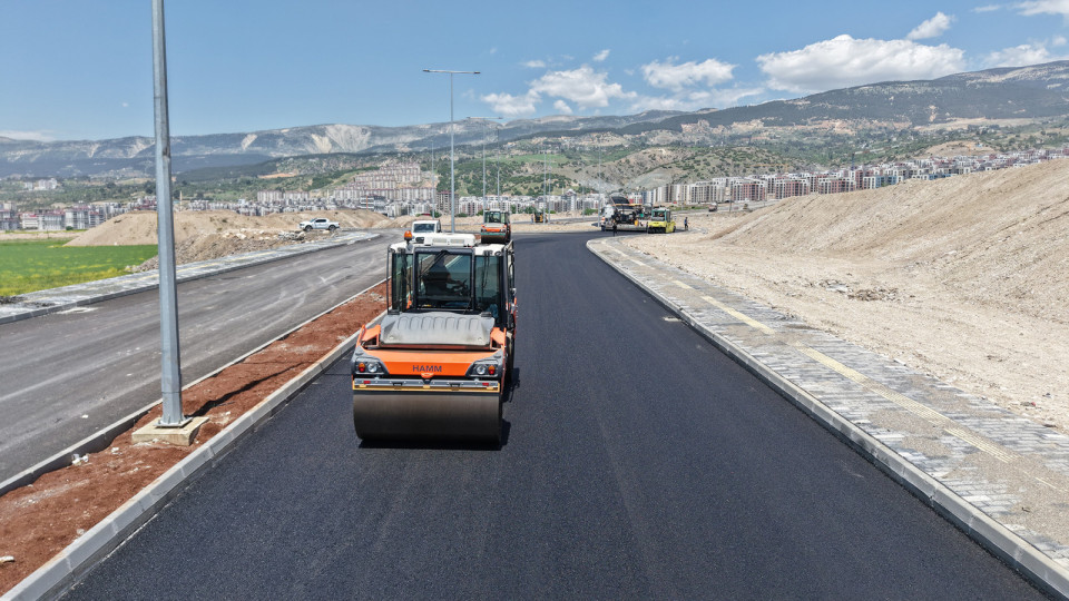 Büyükşehir, Şehir Tarihinin En Büyük Asfalt Hamlesine Start Verdi