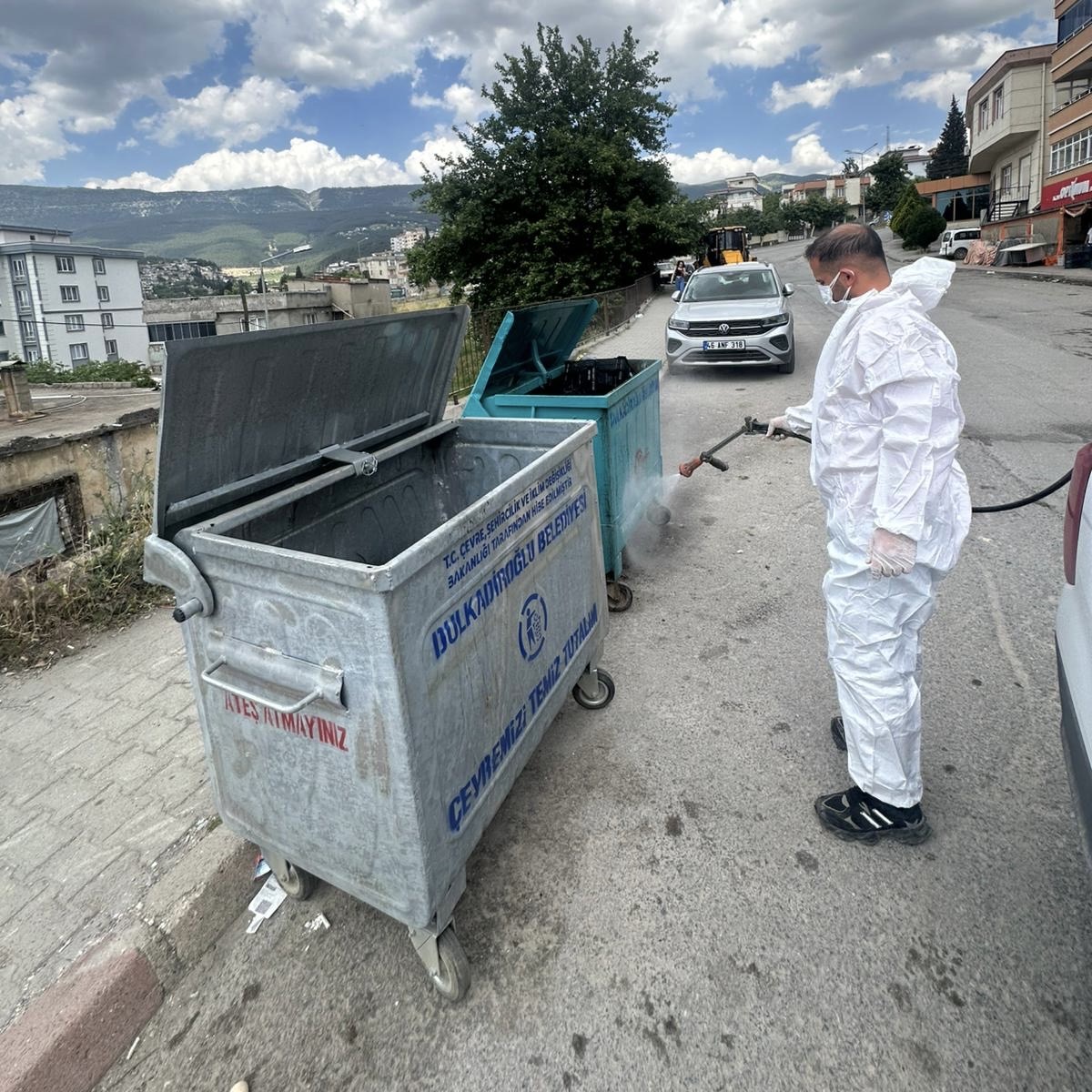 Büyükşehir’den Bayram Mesaisi; Temizlik ve İlaçlama Aralıksız Sürüyor