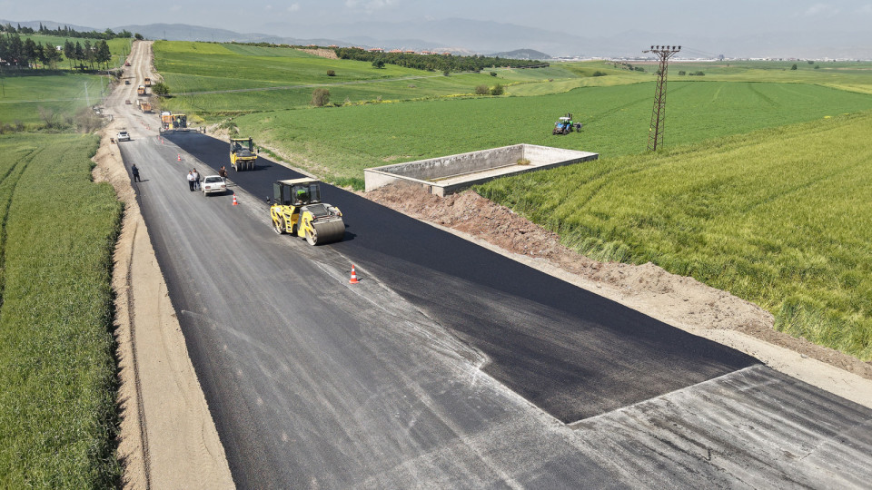 Elmalar – Çokyaşar Yolu Sıcak Asfalt ile Kaplanıyor