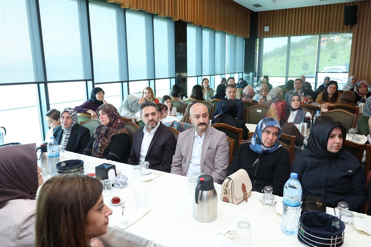 Kahramanmaraş Valisi; Anneler Günü Dolayısıyla Şehit Anneleri, Eşleri ve Gazi Aileleri ile Buluştu