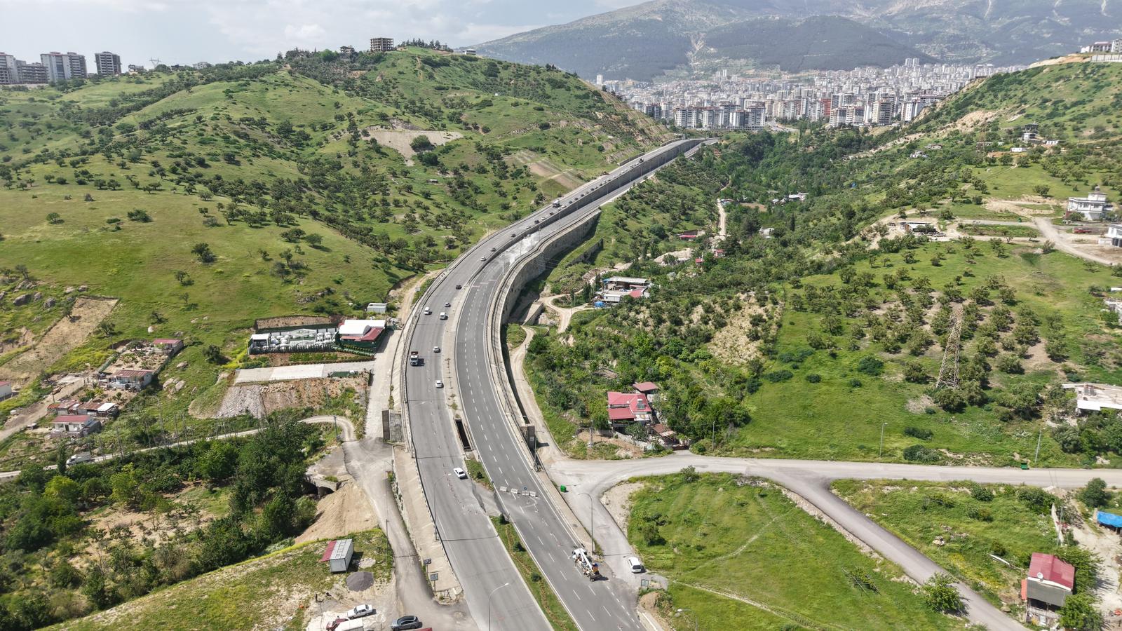 Sümbüllü Caddesi Çift Yönlü Olarak Trafiğe Kapatıldı!
