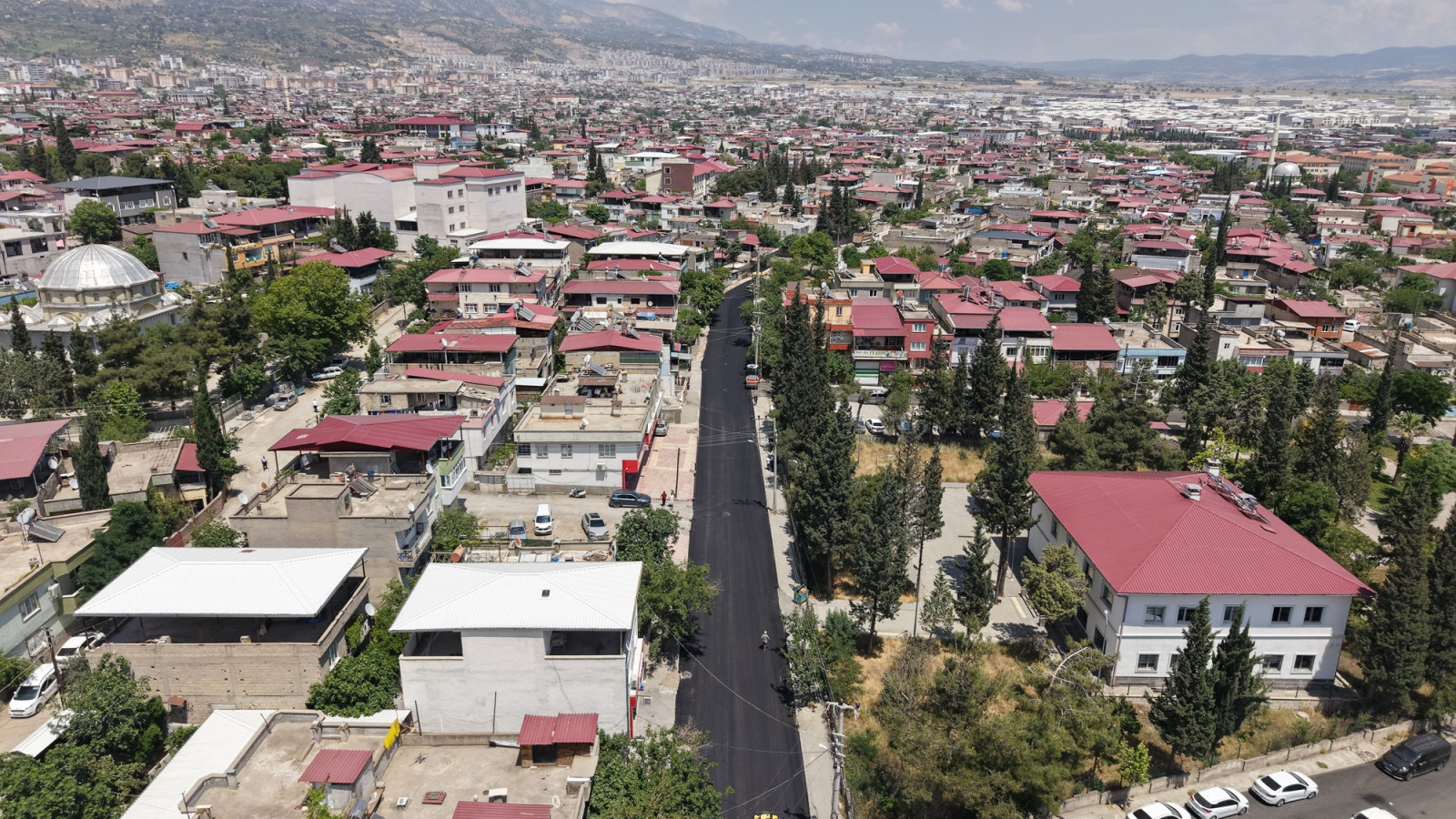 Büyükşehir, Dulkadiroğlu Haydarbey Caddesini Sıcak Asfaltla Buluşturuyor