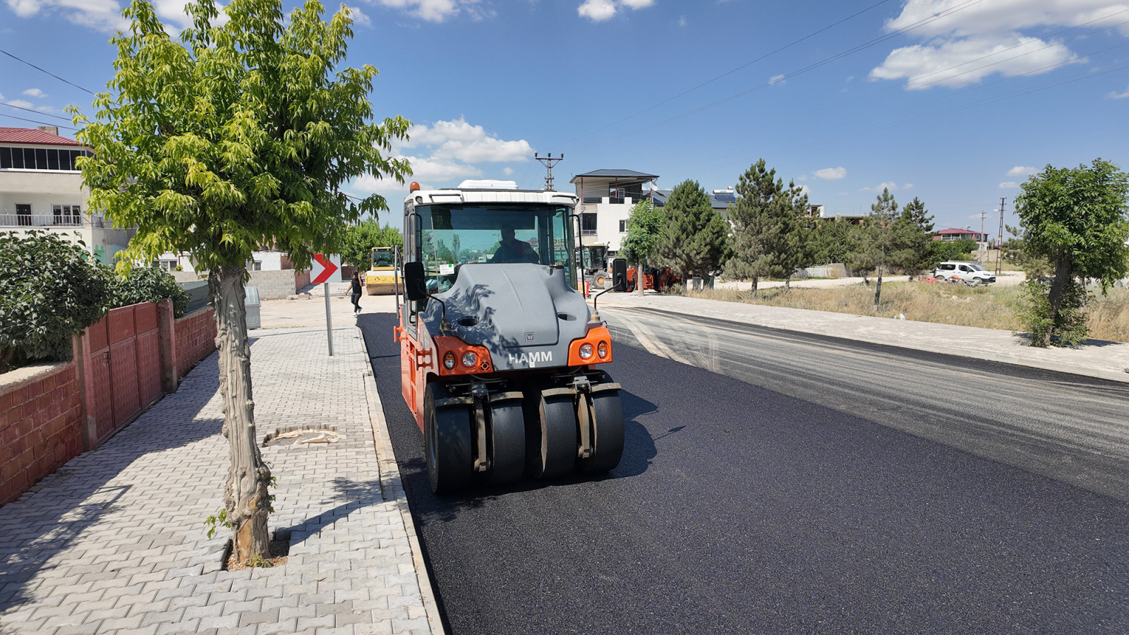 Büyükşehir, Elbistan’daki Tepebaşı Caddesi’nde Asfalt Mesaisine Başladı