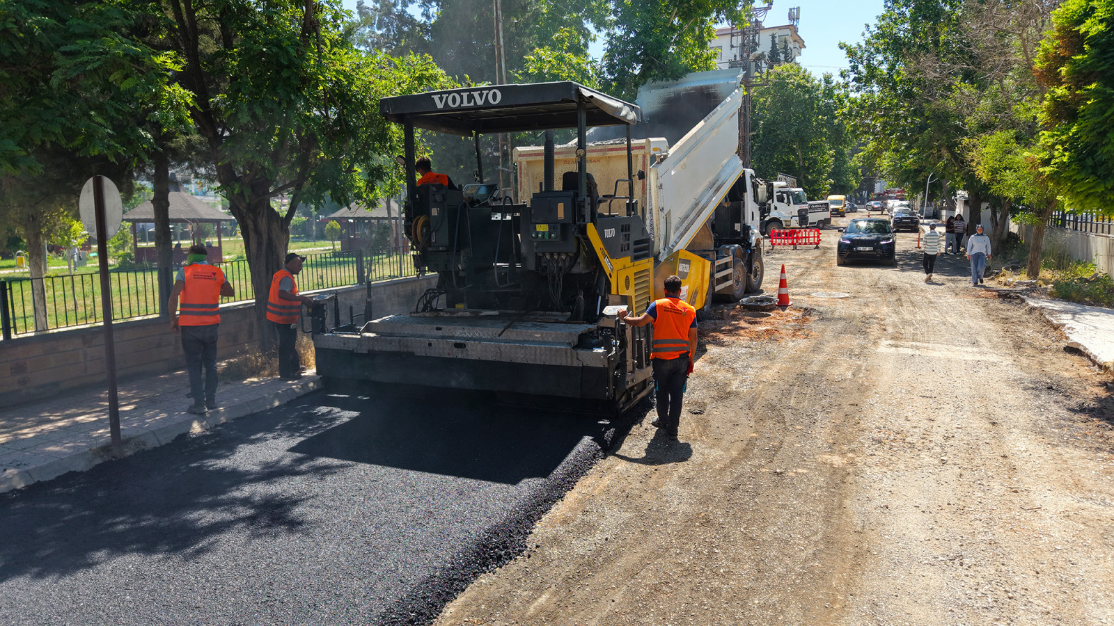 Büyükşehir Pazarcık’ta Sıcak Asfalt Seferberliğine İstasyon Caddesi ile Başladı