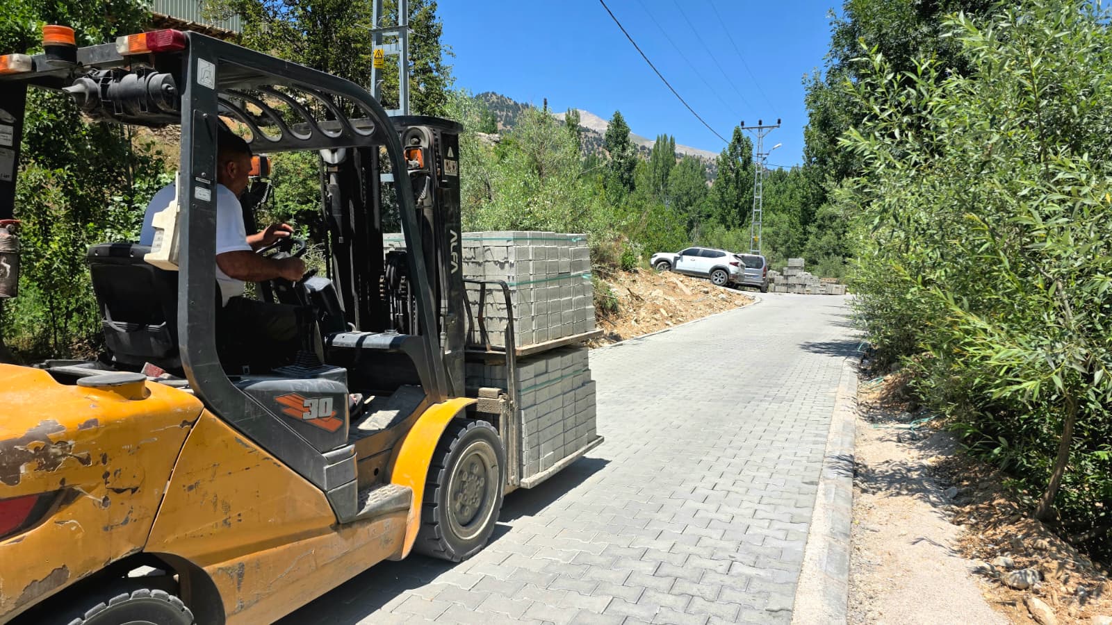Büyükşehir, Göksun Kırsalında Ulaşım Konforunu Yükseltiyor