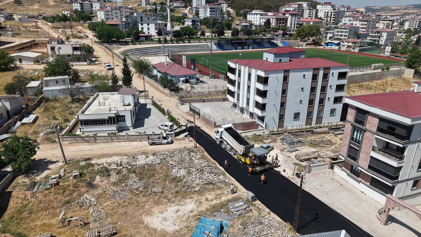 Büyükşehir, Pazarcık’ta Asfalt Mesaini Ahmet Bozdağ Mahallesi’nde Sürdürüyor