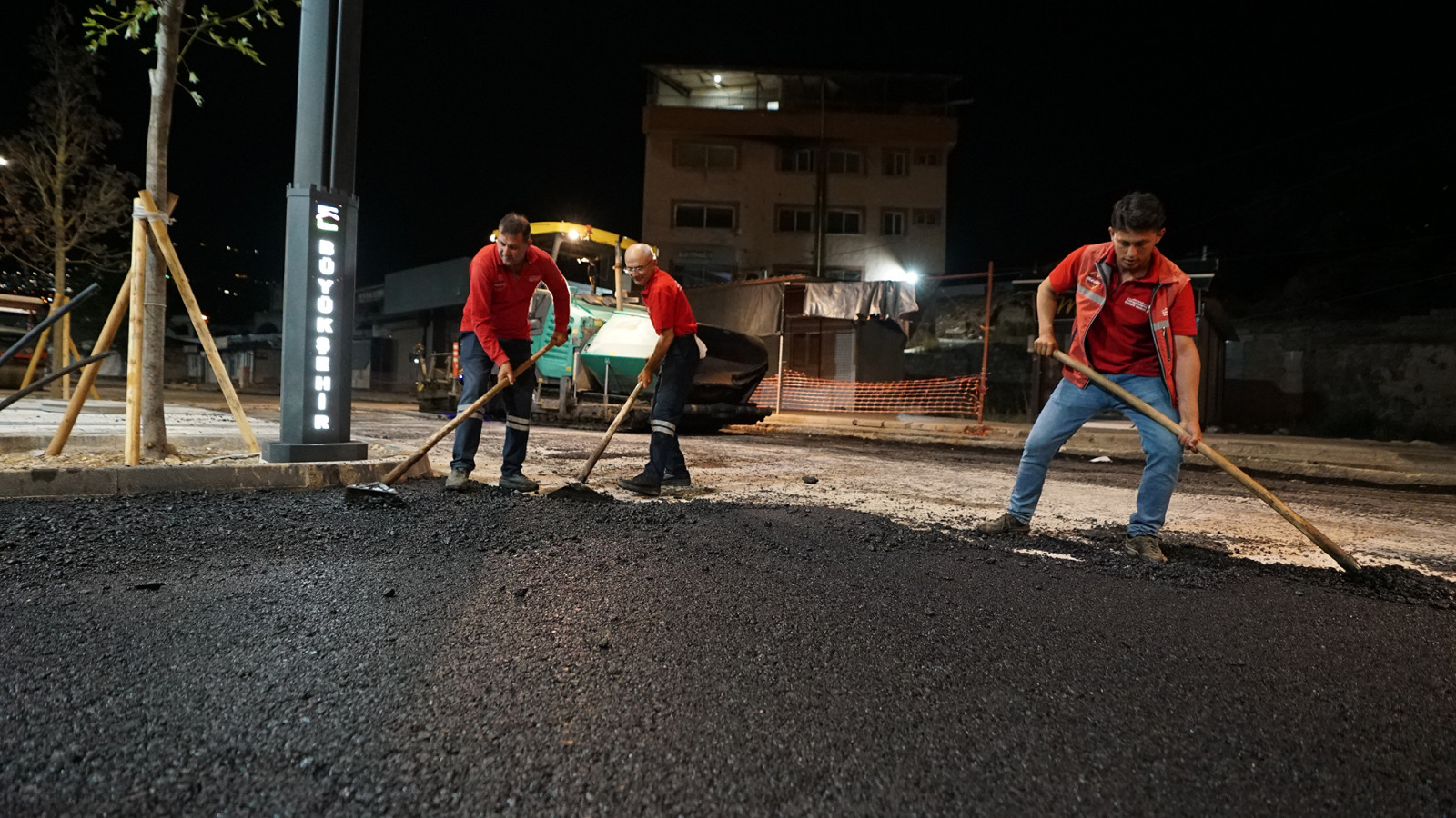 Büyükşehir, Şeyh Adil Caddesi’ni Baştan Sona Yenileniyor