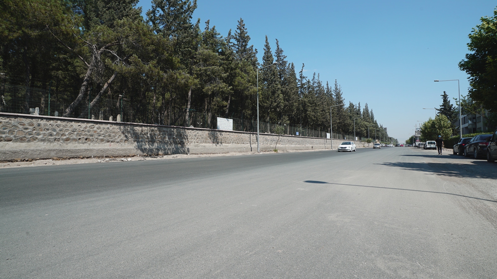 Büyükşehir, Şeyh Adil ve Girne Caddelerini Sıcak Asfaltla Yeniledi