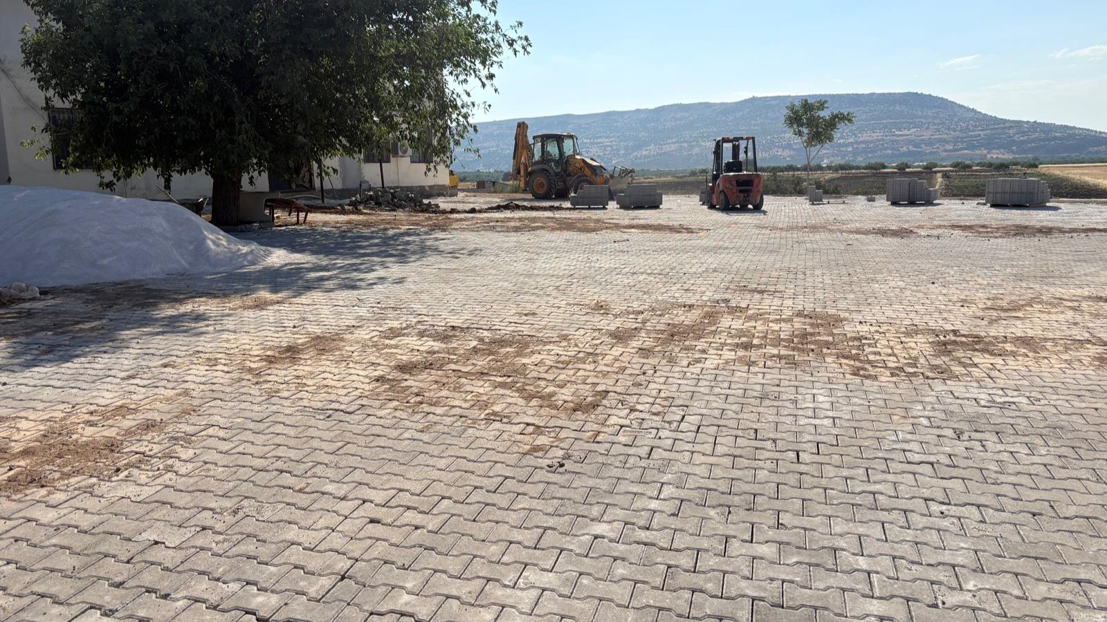 Büyükşehir’den Pazarcık Ufacıklı’ya 6 Bin Metrekarelik Kilit Parke