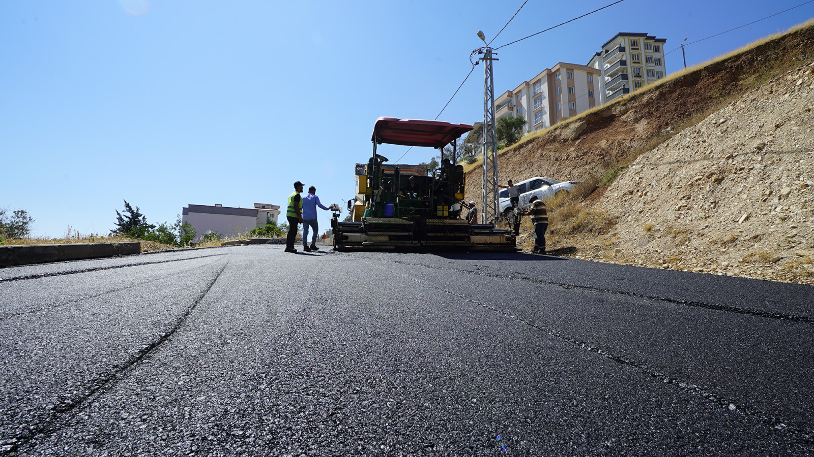 Büyükşehir’den Yeni Haftada 4 İlçe 37 Farklı Noktada Sıcak Asfalt Mesaisi