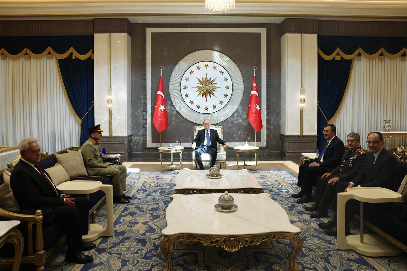 Cumhurbaşkanı erdoğan, pakistan savunma kuvvetleri komutanı ve kara kuvvetleri komutanı munir’i kabul etti