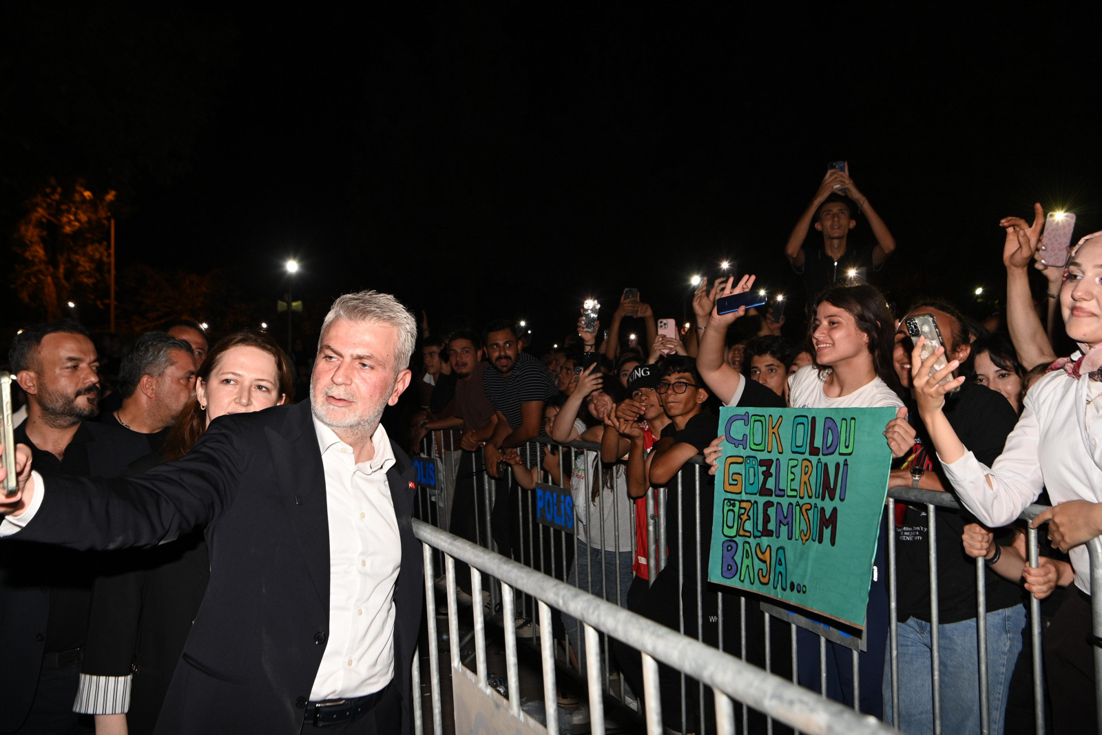 Ağustos Fuarı Kapılarını Coşkuyla Açtı, İlk Gecede Eypio Rüzgârı Esti