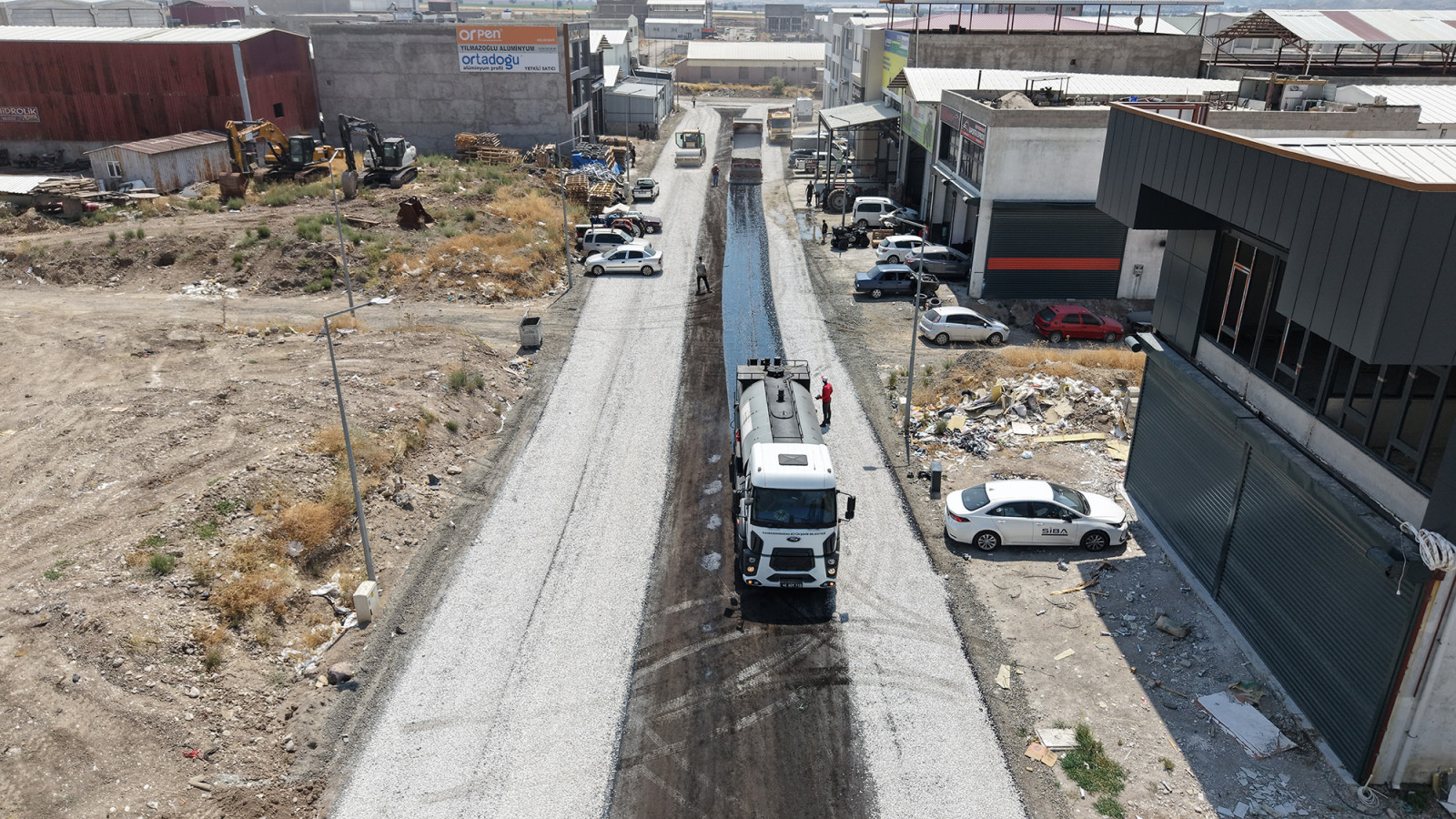 Büyükşehir, Yeni Sanayi Sitesi’nde Asfalt Mesaisi Sürüyor