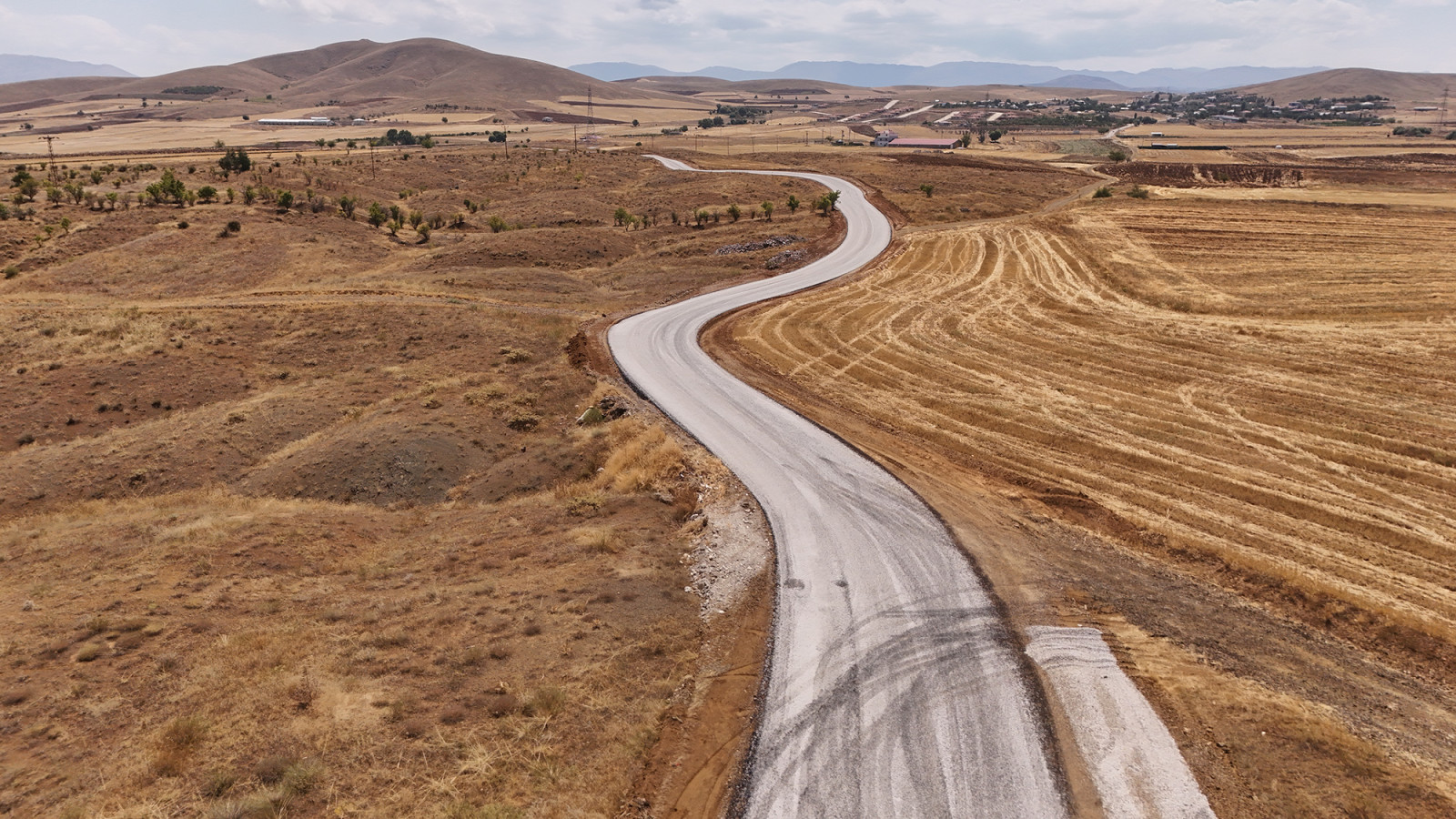 Büyükşehir’den Afşin Kırsalında Ulaşımı İyileştiren Yol Çalışması
