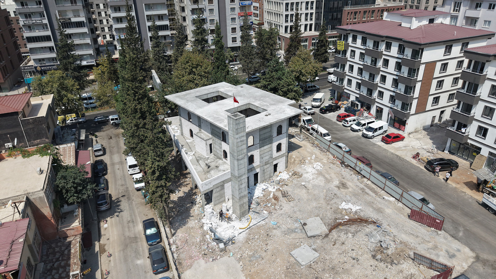 Depremde Hasar Alarak Yıkılan Fatma Gölcü Camii, Hızla Yükseliyor