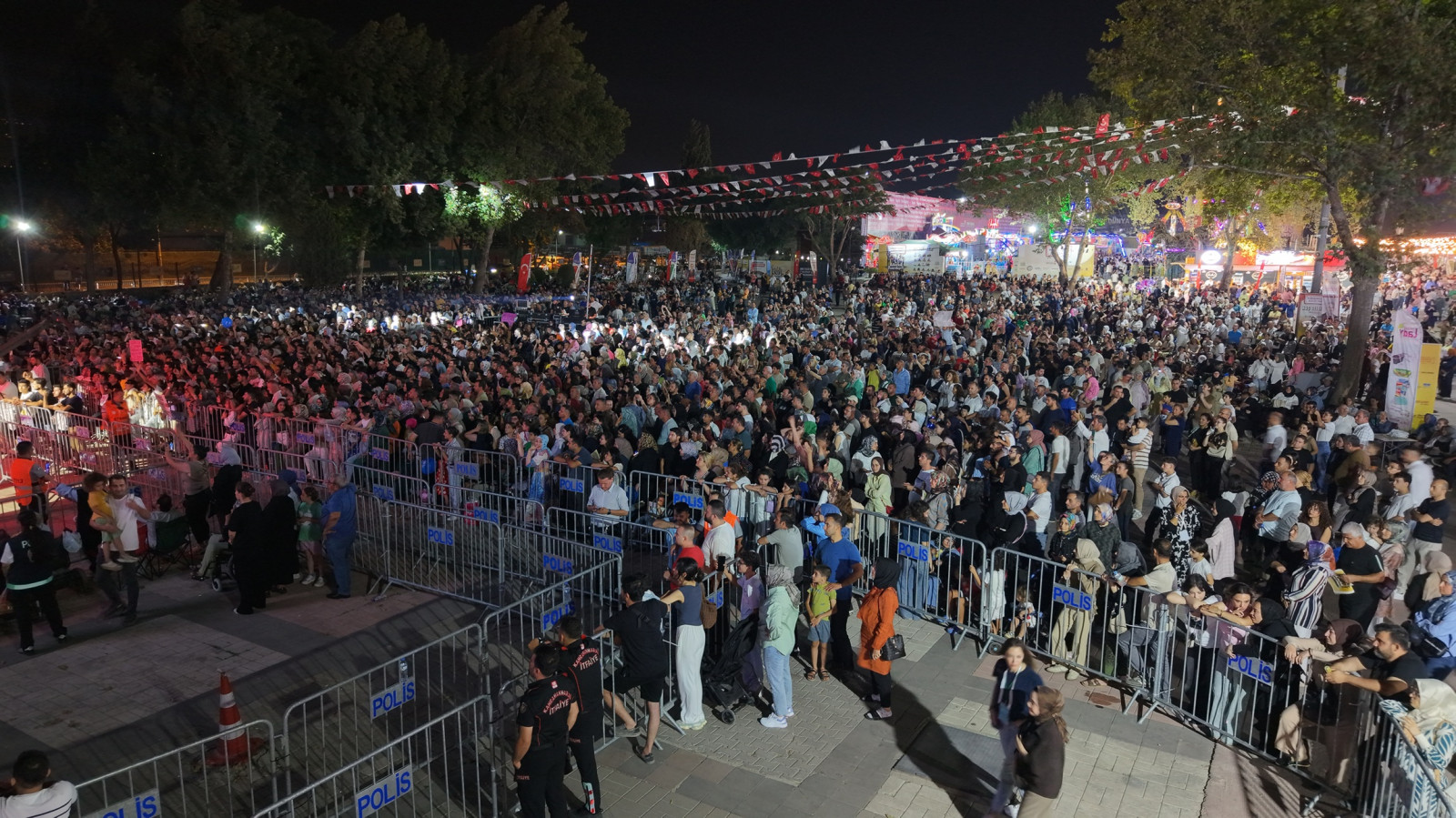 Geleneksel Ağustos Fuarı’nda Çelik Gecesi; KAFUM’da Coşku Doruğa Çıktı