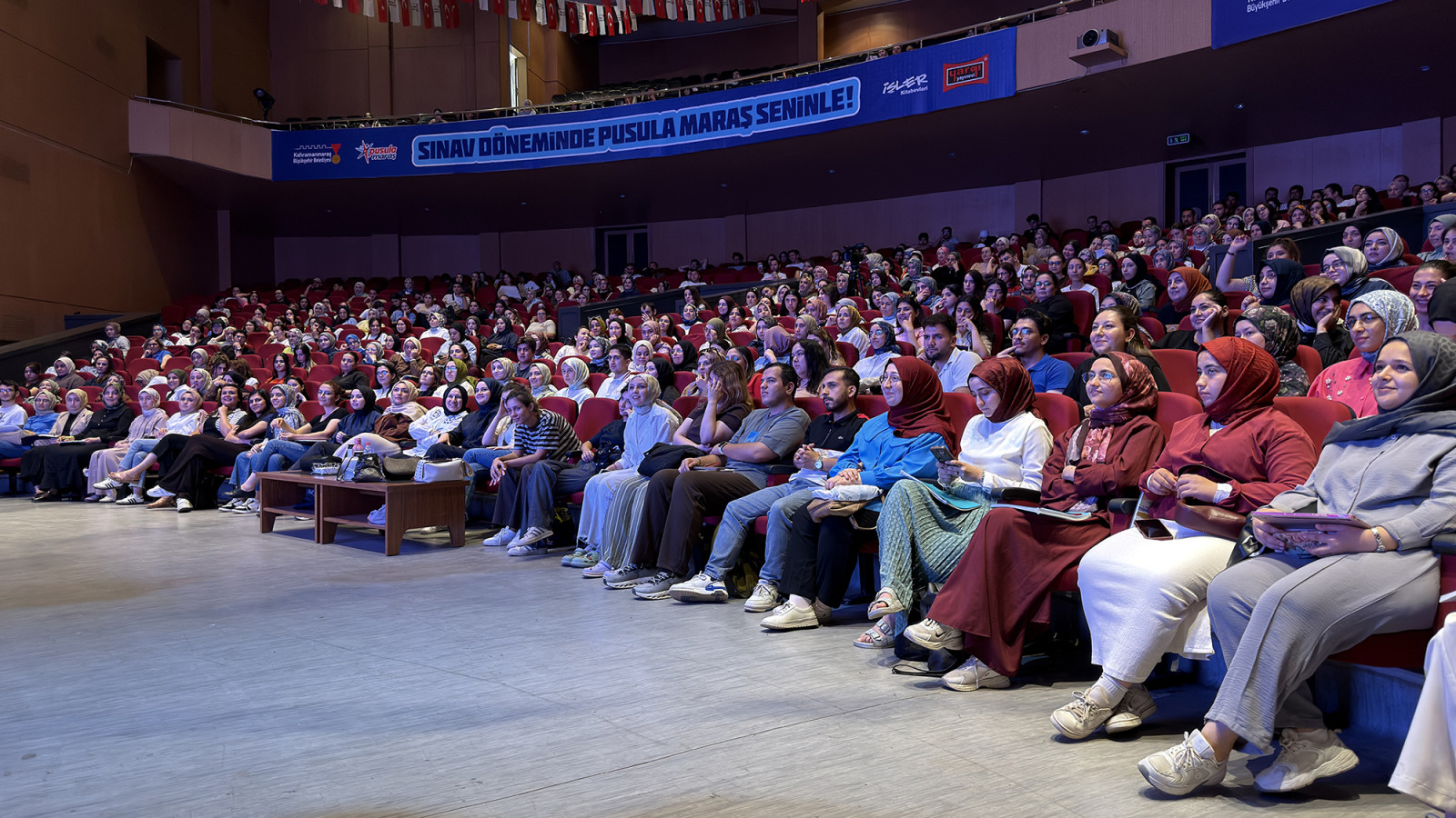 KPSS Adayları Sınav Öncesi Bilgilerini Büyükşehir’in Kampında Tazeliyor