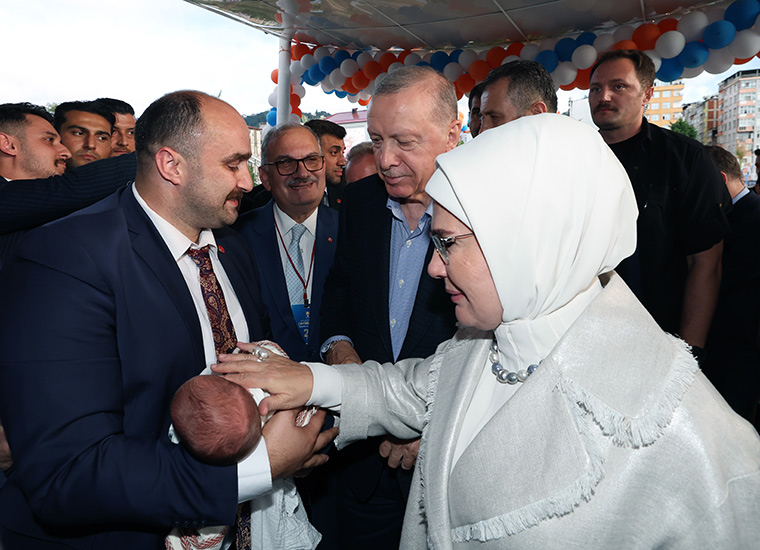 “86 milyon olarak hep beraber müreffeh ve aydınlık istikbale yürümemize set çekilmesine izin vermeyiz”