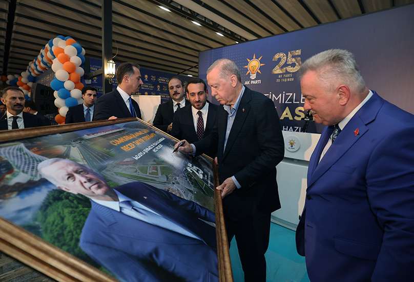 “86 milyon olarak hep beraber müreffeh ve aydınlık istikbale yürümemize set çekilmesine izin vermeyiz”