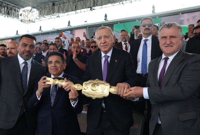 Bakan Bak’tan Başpehlivan Orhan Okulu için Tebrik Mesajı
