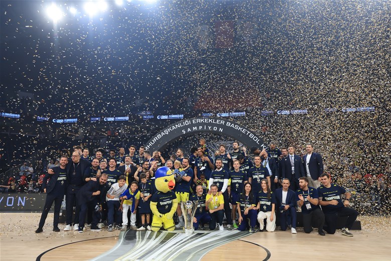 Bakan Bak’tan Cumhurbaşkanlığı Kupası’nı Kazanan Fenerbahçe Tarfin’e Tebrik
