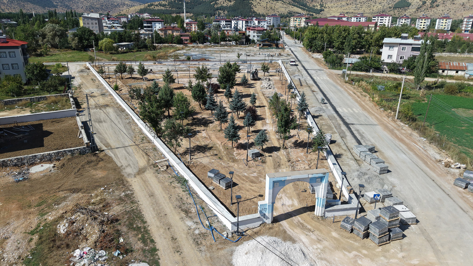 Büyükşehir Göksun’da 2 Yeni Sosyal Alan İnşa Ediyor
