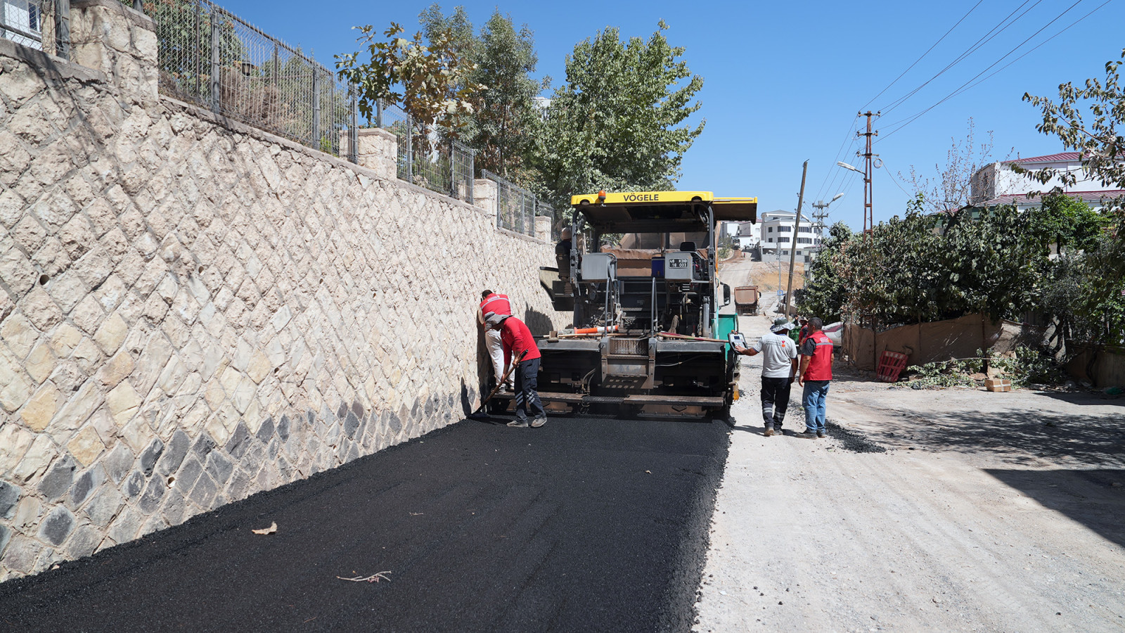 Büyükşehir, Onikişubat Kâtip Çelebi Caddesi’ni Asfaltlıyor