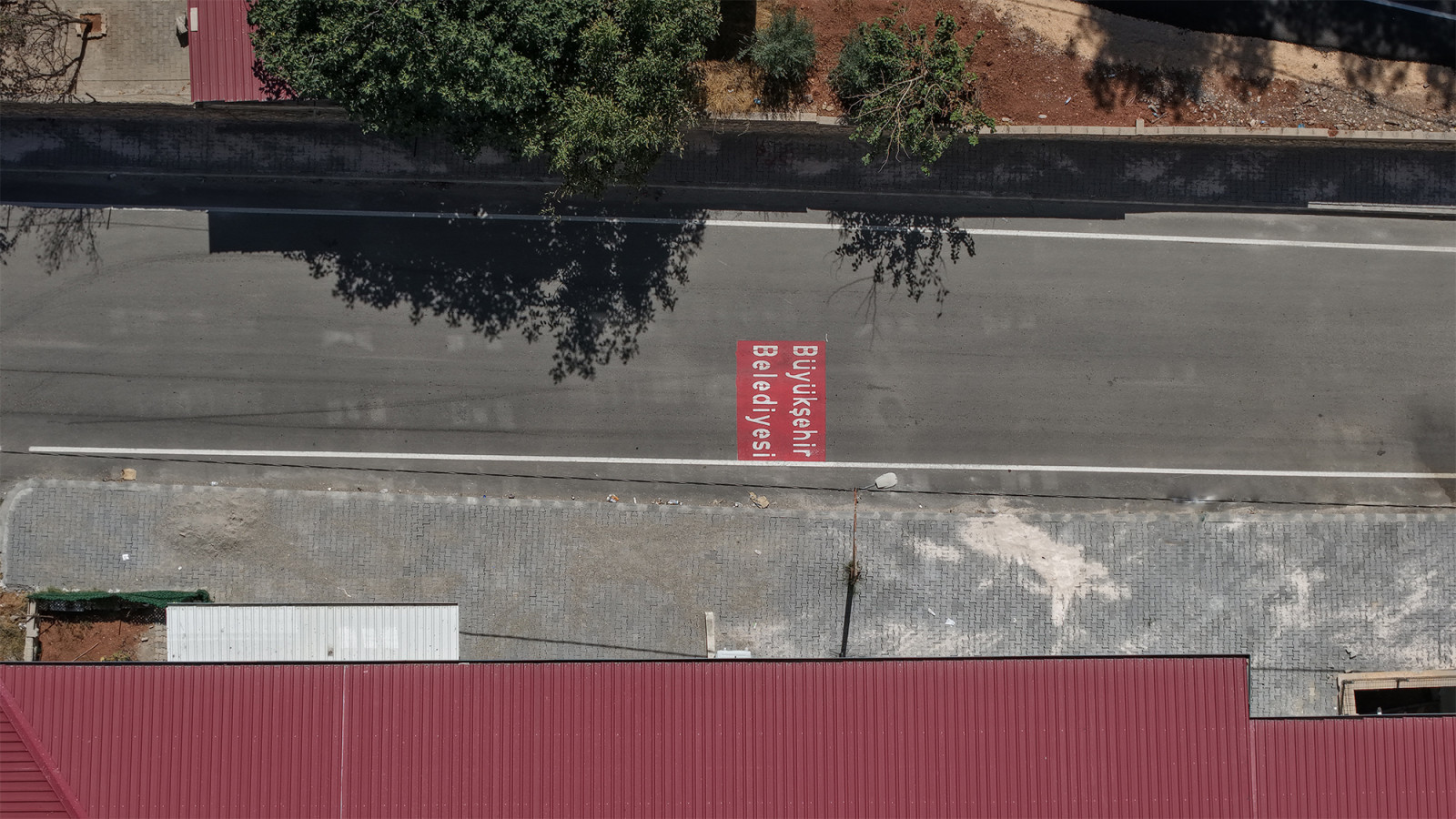 Büyükşehir, Pazarcık’ın Yol Ağını Sıcak Asfaltla İlmek İlmek Örüyor