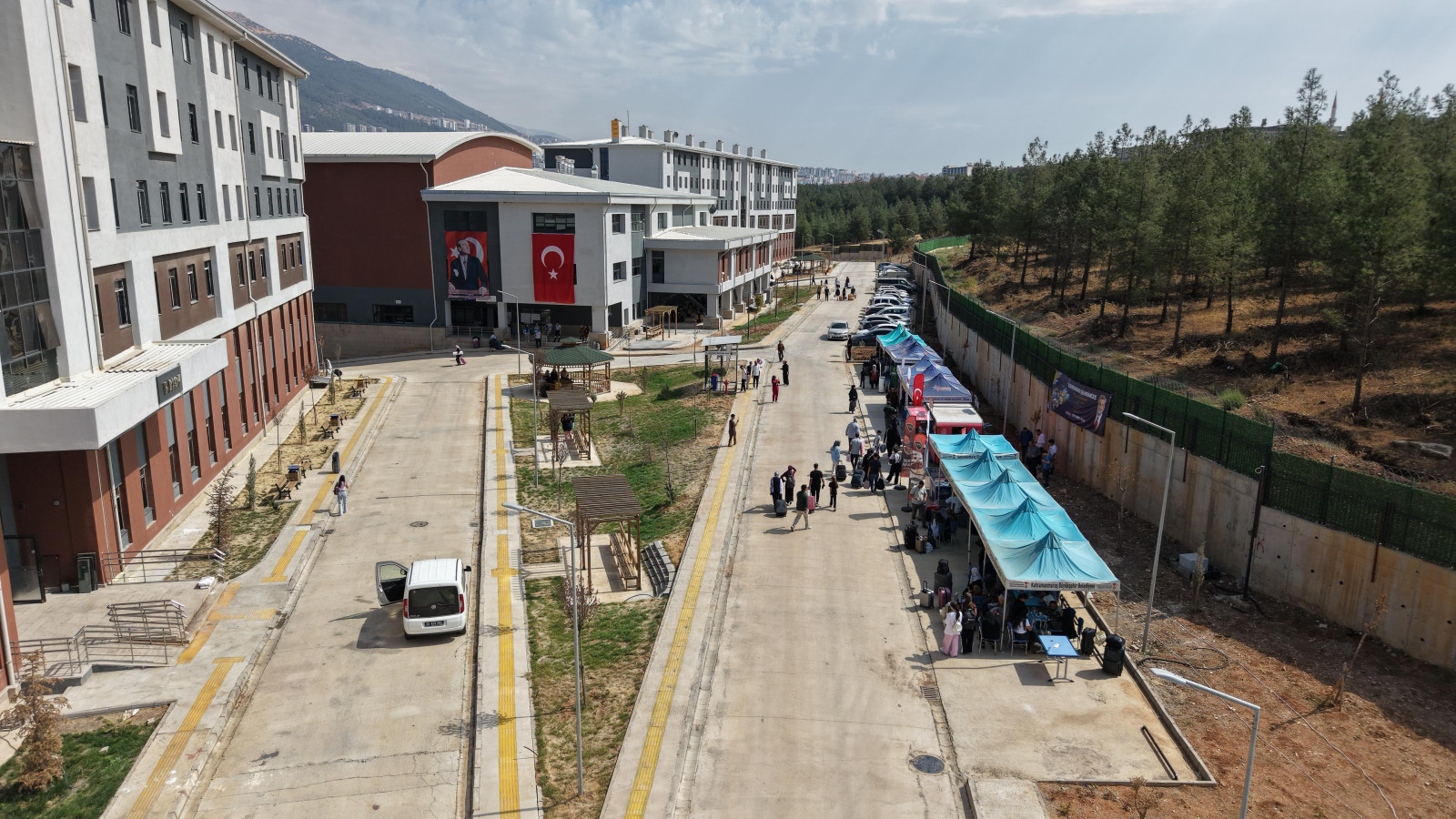 Büyükşehir’den Üniversite Öğrencilerine Şehre İlk Adımda Sıcak Karşılama