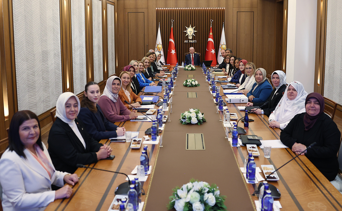 Cumhurbaşkanı Erdoğan, AK Partili kadın belediye başkanları ile bir araya geldi