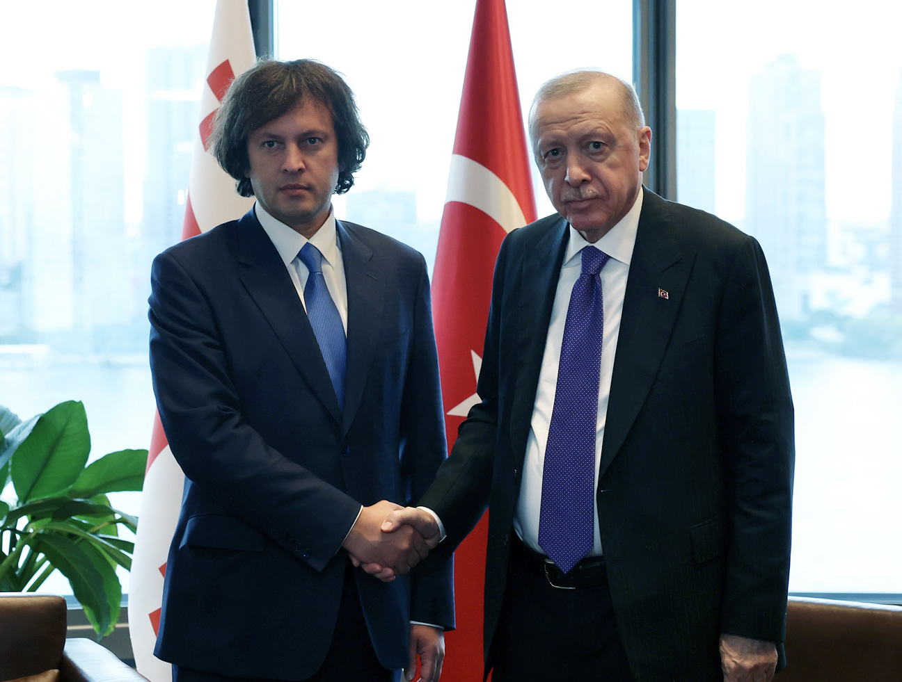 Cumhurbaşkanı Erdoğan, Gürcistan Başbakanı Kobakhidze ile bir araya geldi