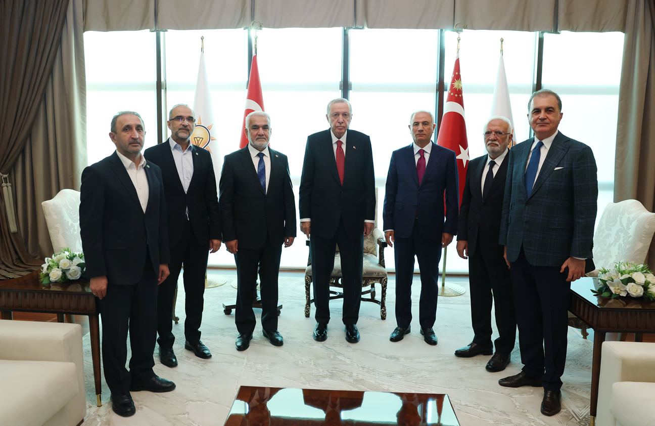 Cumhurbaşkanı Erdoğan, HÜDA PAR Genel Başkanı Yapıcıoğlu'nu kabul etti