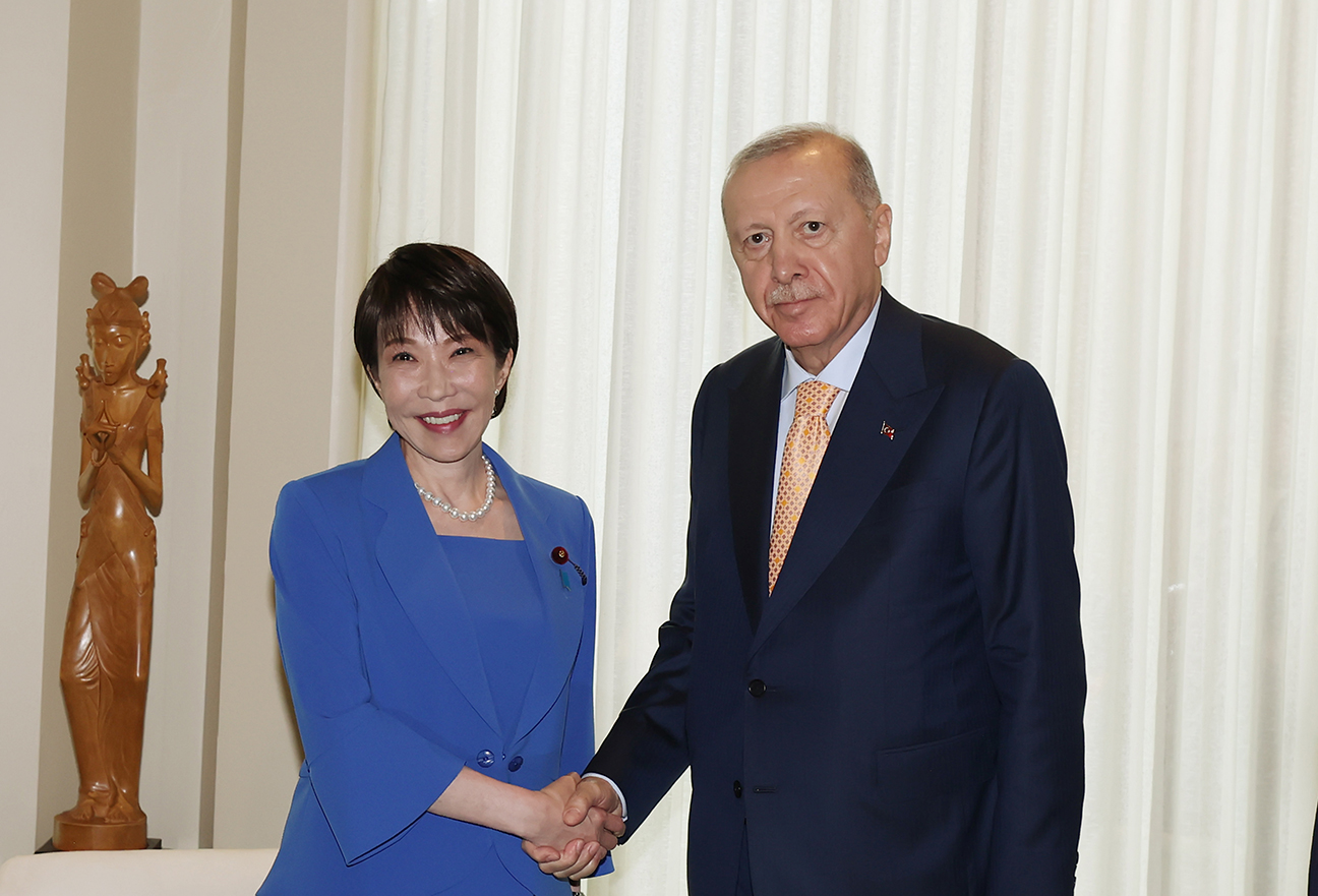 Cumhurbaşkanı Erdoğan, Japonya Başbakanı Takaiçi ile görüştü