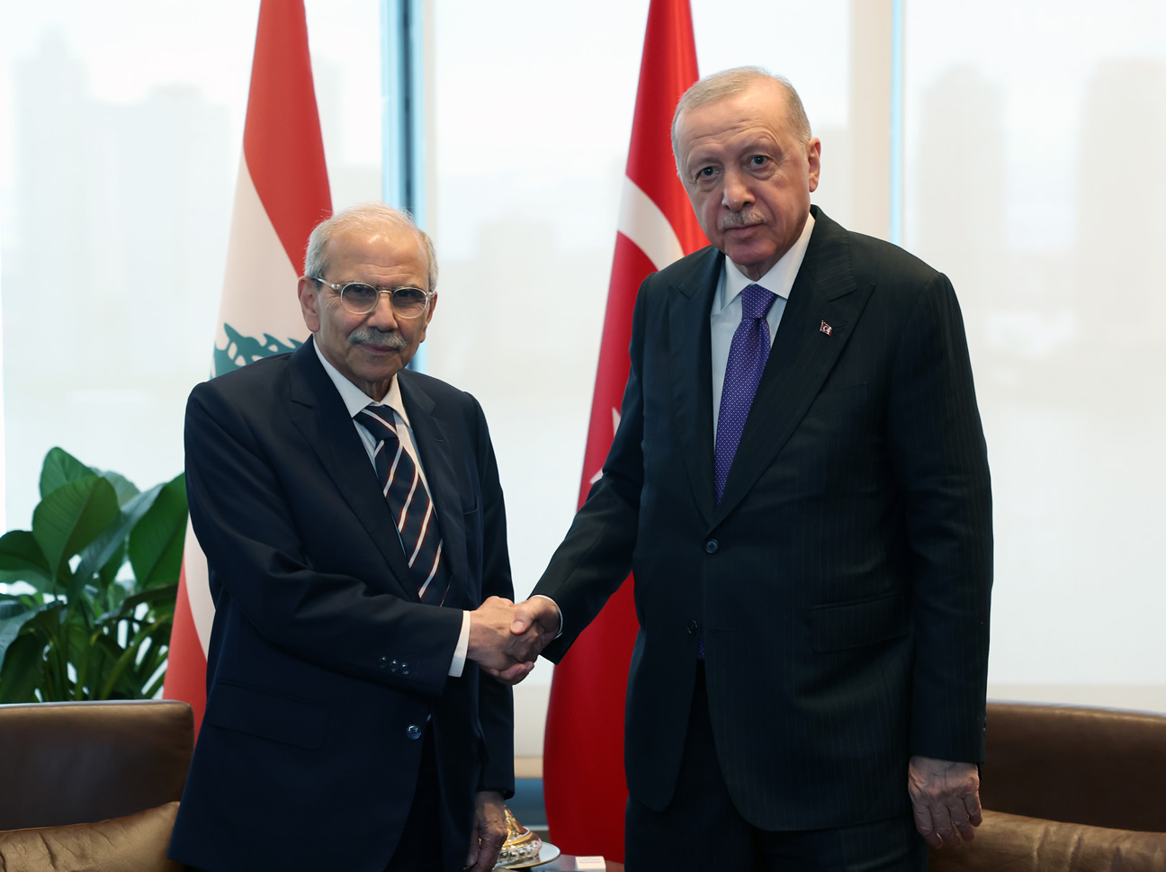 Cumhurbaşkanı Erdoğan, Lübnan Başbakanı Selam ile bir araya geldi