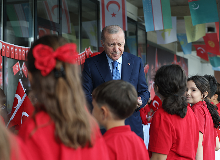 “Eğitimde fırsat eşitliğini yaygınlaştırmak, eğitimin kalitesini artırmak için her türlü imkânı seferber etmiş durumdayız”
