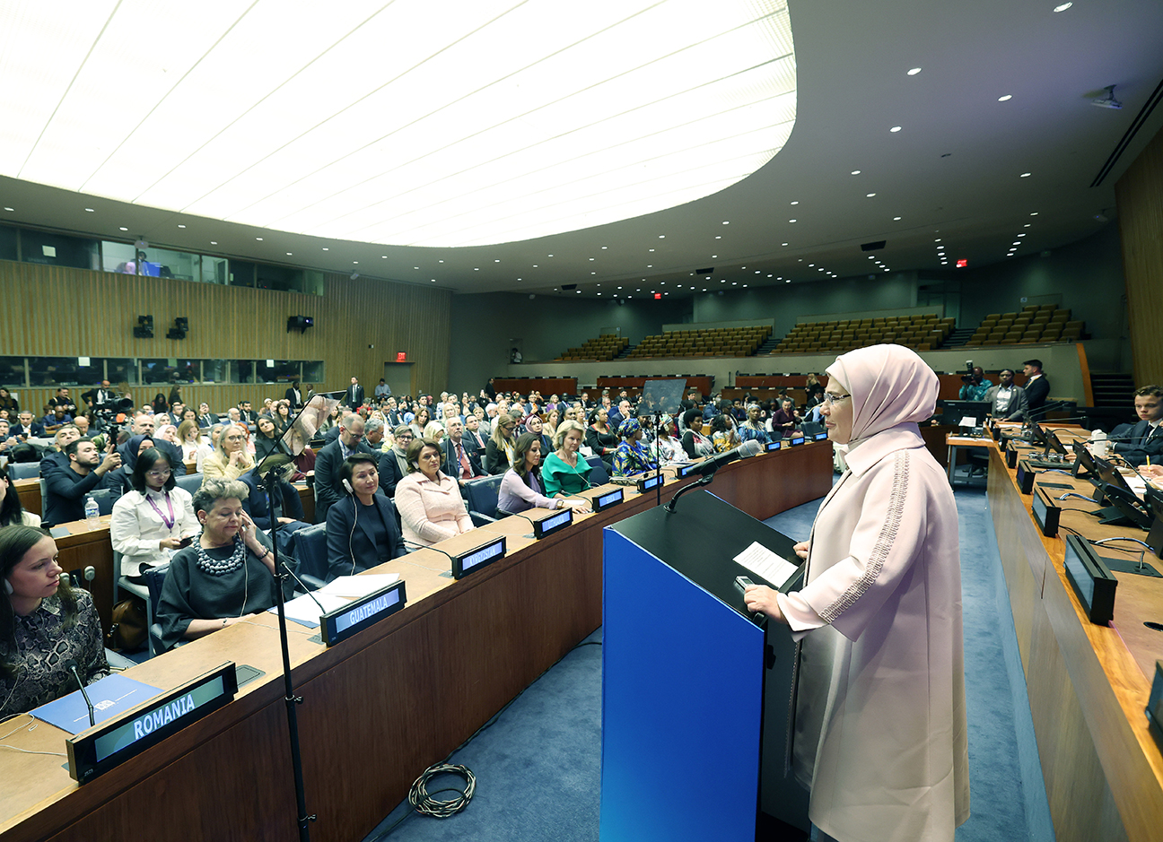 Emine Erdoğan, BM'de çocuklar için güvenli dijital sistemlerin inşasına ilişkin programa katıldı