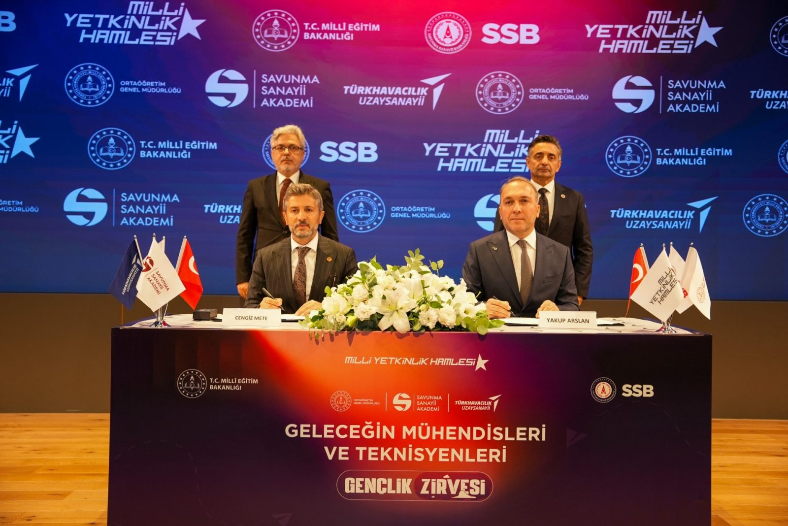"Geleceğin Mühendisleri ve Teknisyenleri Gençlik Zirvesi Düzenlendi