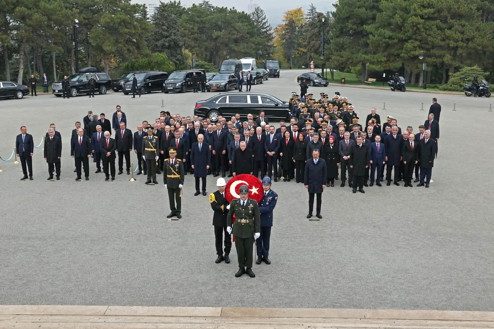 29 Ekim Cumhuriyet Bayramı Dolayısıyla Cumhurbaşkanı Erdoğan Sayın Recep Tayyip Erdoğan Başkanlığındaki Devlet Erkânı Anıtkabir’i Ziyaret Etti