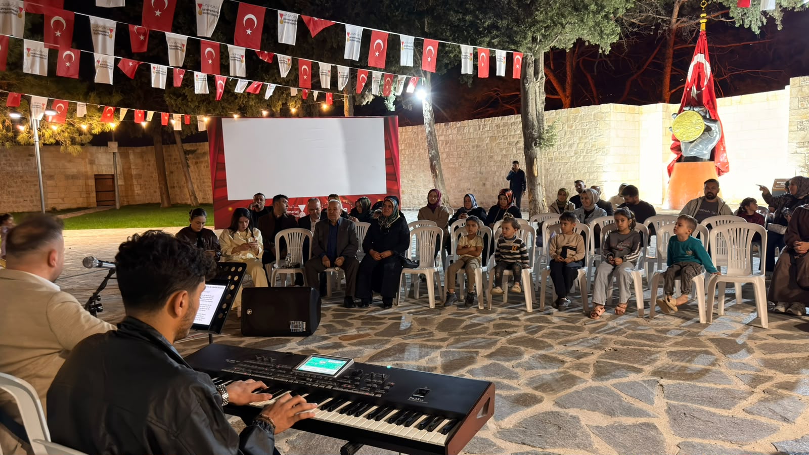 Aşık Mahzuni Şerif’in Türküleri Kahramanmaraş Kalesi’nde Yankılandı