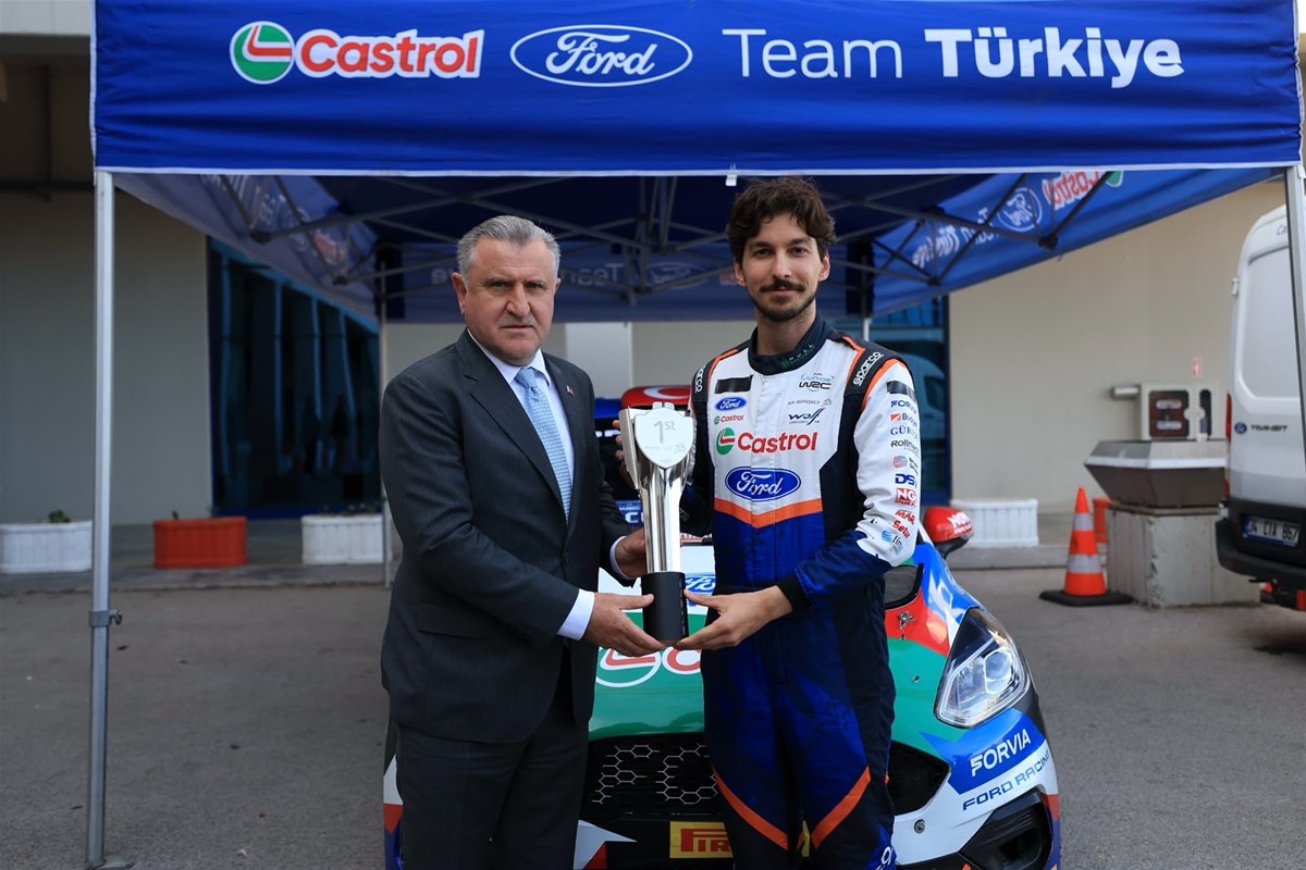 Bakan Bak Formula 1 Öncesi İstanbul Park’ta Sürüş Yaptı