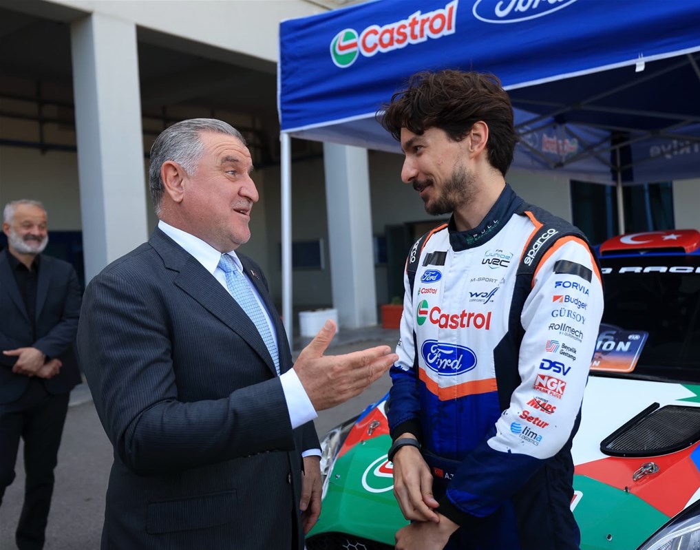 Bakan Bak Formula 1 Öncesi İstanbul Park’ta Sürüş Yaptı