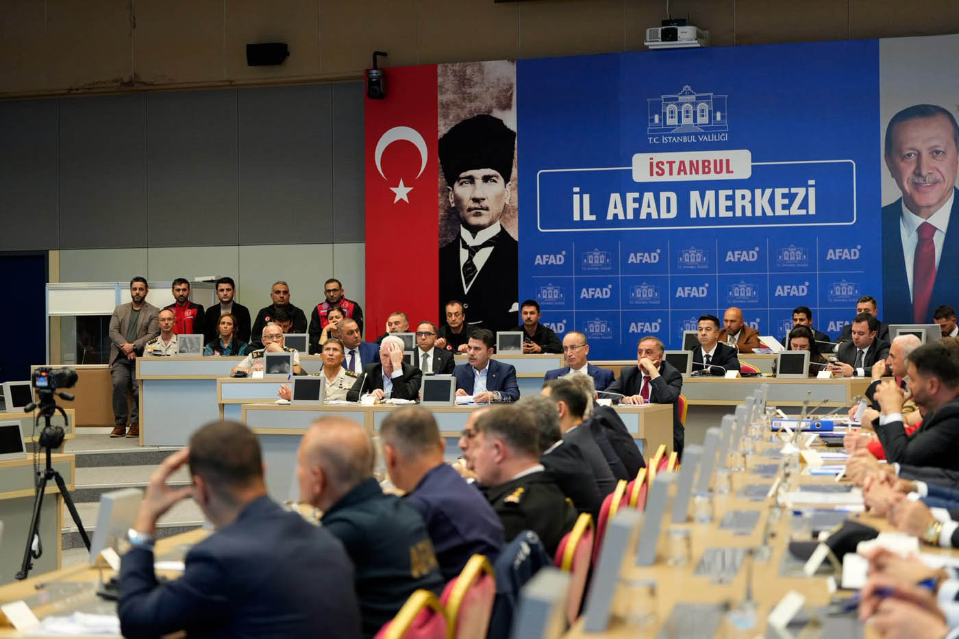Bakan Kurum, Sel Felaketinin Yaşandığı İstanbul’da