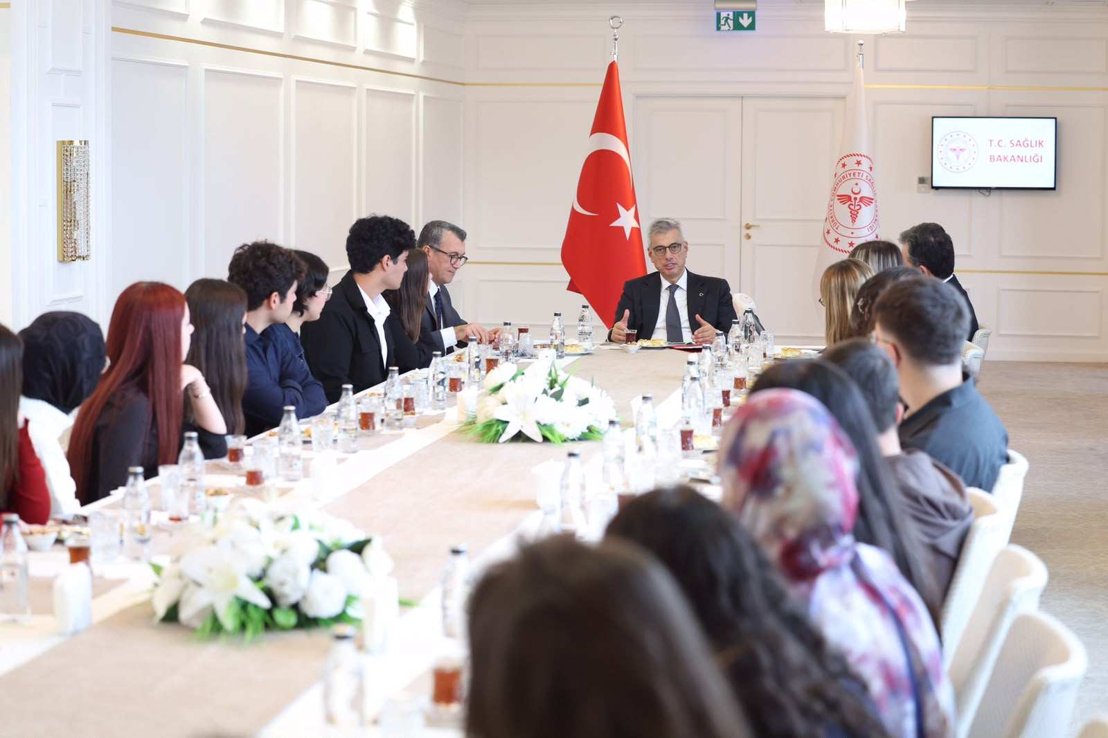 Bakan Memişoğlu Tıp Fakültesine Bu Yıl Dereceyle Giren Öğrencilerle Buluştu