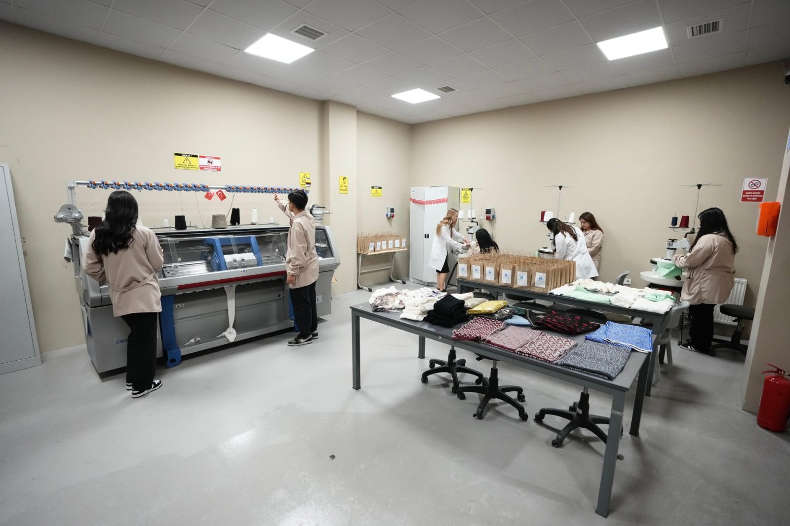 Bakan Tekin, Aydoğan Öztiryaki Tim Sander Dış Ticaret Mesleki ve Teknik Anadolu Lisesi Açılış Töreni'ne Katıldı